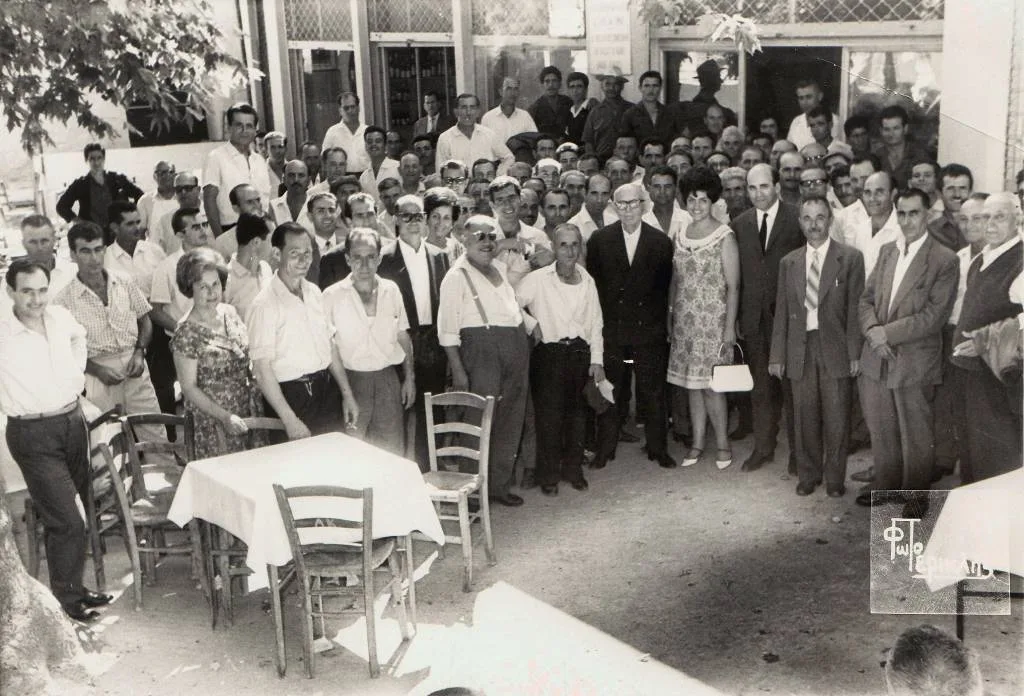 Σε κομματική συγκέντρωση στον Πολύγυρο ο πρώην υπουργός Τερζόγλου, ο Γεώργιος Λαφαζάνης, πατέρας του βουλευτή Χαλκιδικής, και ο βουλευτής Ιωάννης Κυριαφίνης με τη σύζυγό του Καίτη