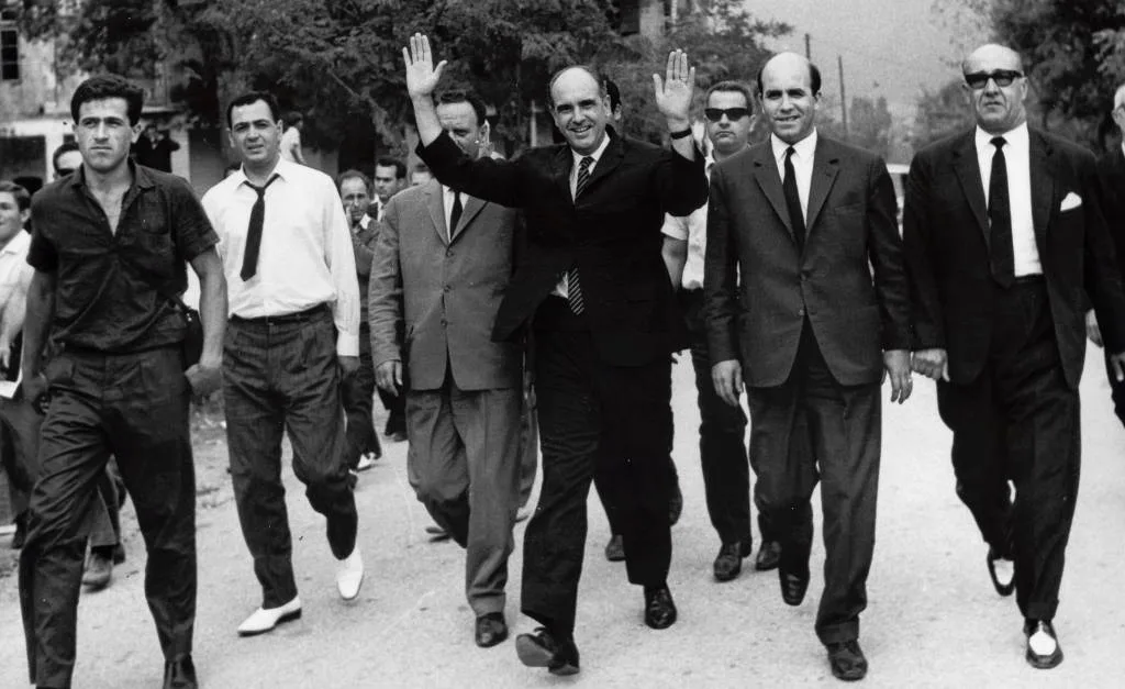 Ο Ανδρέας ψηλά στα χέρια των φίλων και οπαδών (1/2)