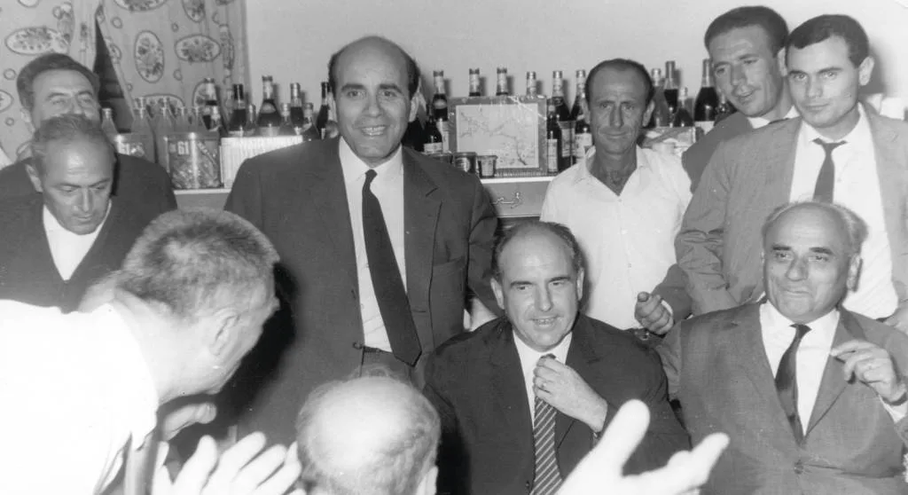 Στο κέντρο ο Ανδρέας Παπανδρέου, δίπλα ο Αλέξανδρος Μπαλτατζής και αριστερά ο Ιωάννης Κυριαφίνης